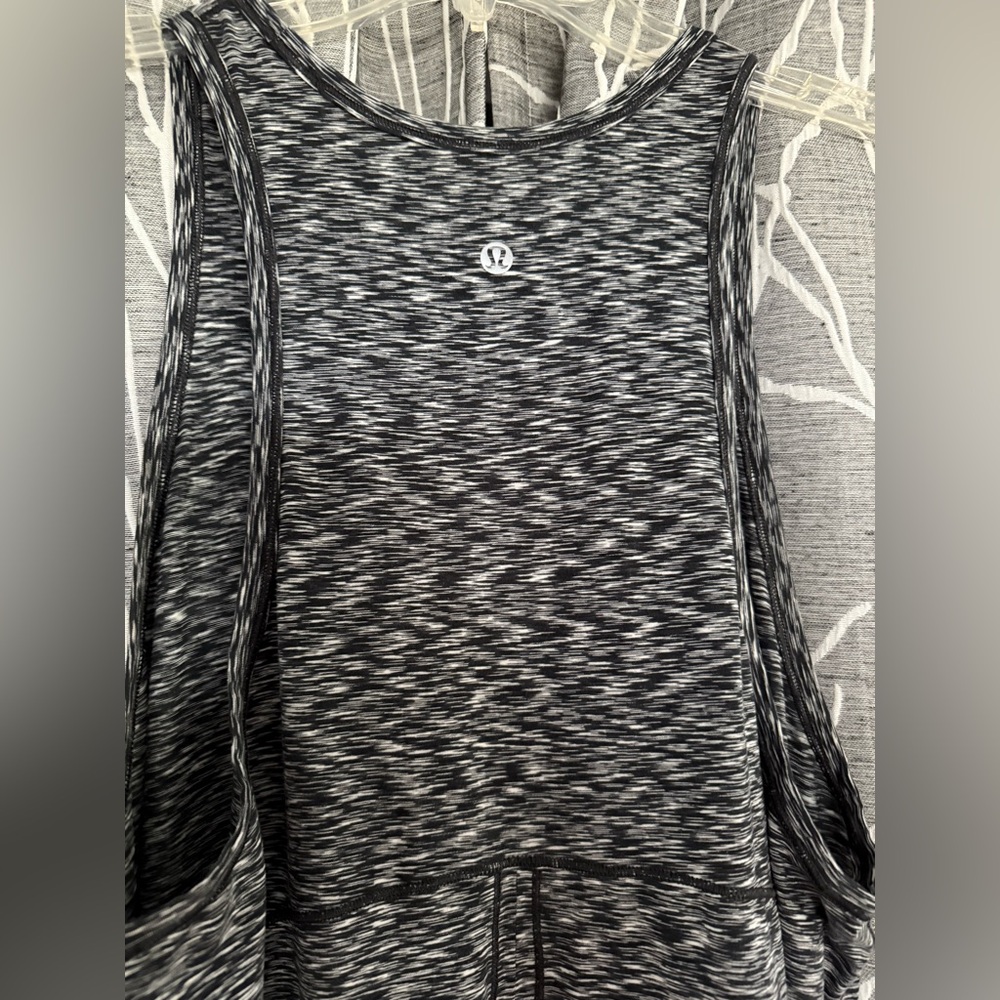 Lululemon Split Back Gray Heathered Tank Top size 10 - Picture 4 of 4